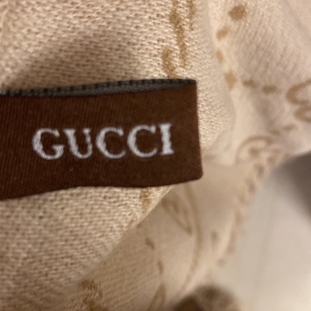 𝅺Gucci cashmere/silk wrap - Picture 8 of 9
